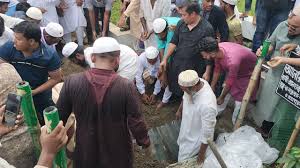 বাবা-মায়ের কবরের পাশে চিরনিদ্রায় শায়িত তোফায়েল আহমেদ