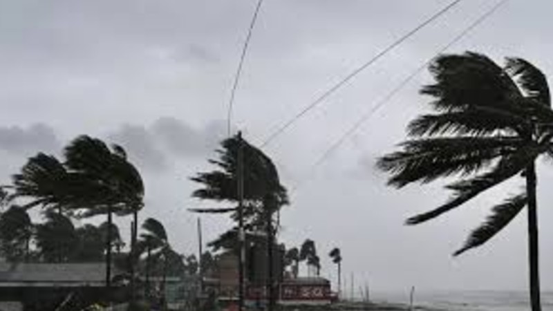 ঢাকাসহ দেশের বিভিন্ন অঞ্চলে ঝড়-বৃষ্টির আভাস, নদীবন্দরে সতর্কতা