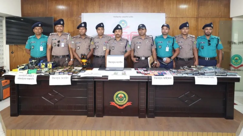 চট্টগ্রামে ডাকাতি ও ছিনতাই হওয়া ১৫৭টি মোবাইল উদ্ধার: চক্রের ৫ সদস্য গ্রেপ্তার