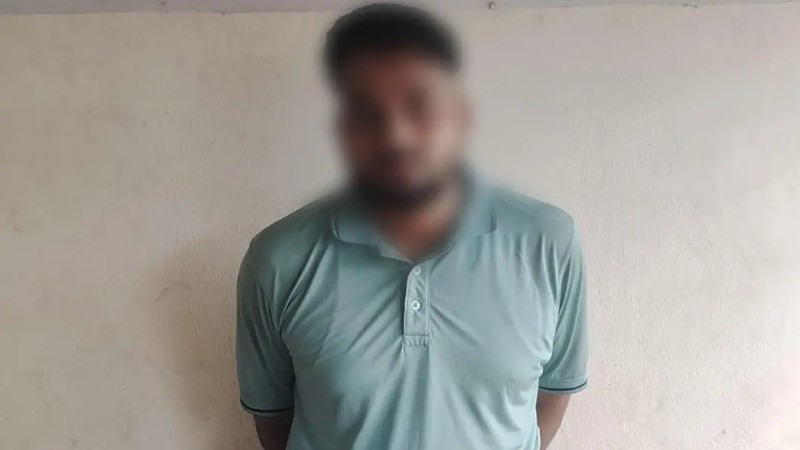 থানার সেকেন্ড অফিসার সেজে প্রতারণা: আইফোনসহ যুবক গ্রেপ্তার