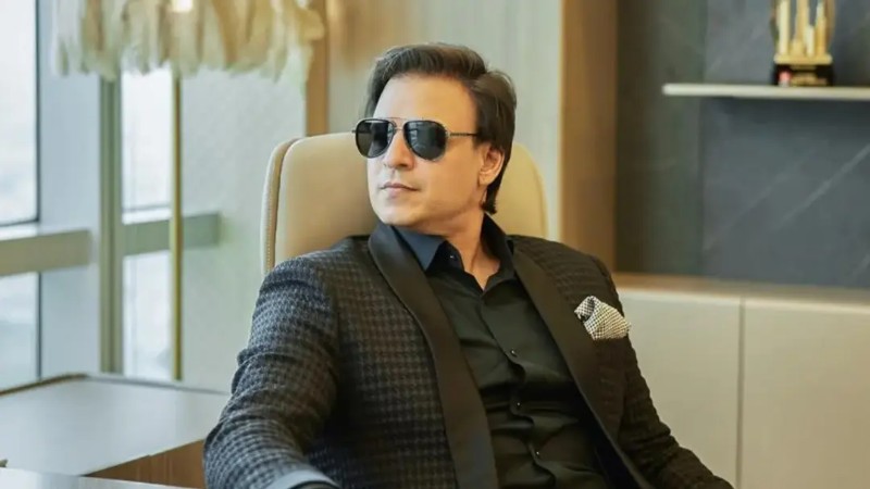 ‘অক্ষয় খুব সহজ পথ দেখিয়েছিলেন’: দুঃসময়ের স্মৃতিচারণ বিবেক ওবেরয়ের