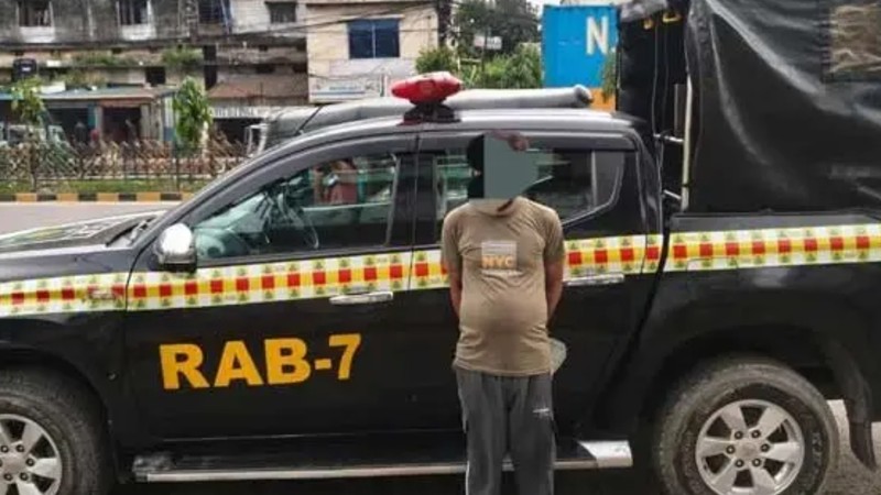 অস্ত্র মামলার পলাতক আসামি ‘ডাইল জাহেদ’ গ্রেফতার