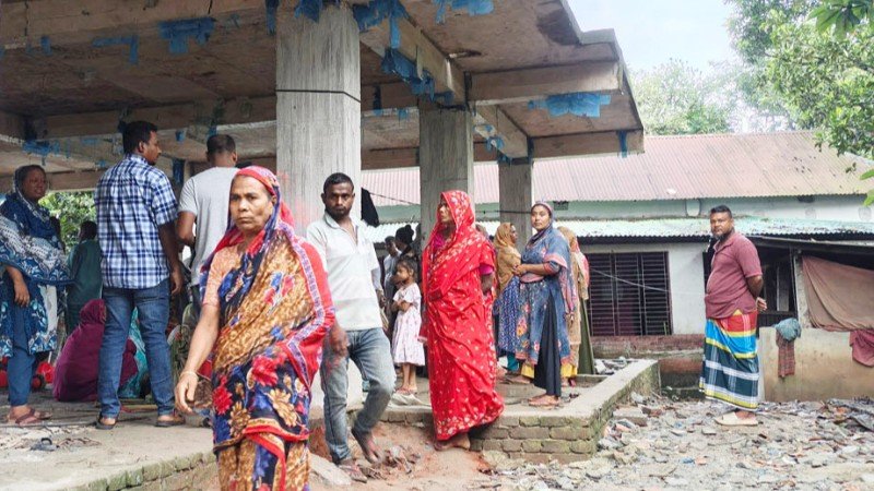 কালীগঞ্জে ব্যবসায়ীর বাড়িতে ডাকাতির ঘটনায় গৃহকর্ত্রী খুন, বাবা-মেয়ে গুরুতর জখম