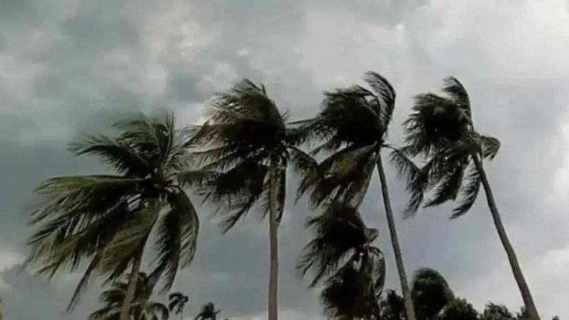 ৬ অঞ্চলে দমকা হাওয়াসহ ঝড়-বৃষ্টির আভাস, নদীবন্দরে সতর্কতা