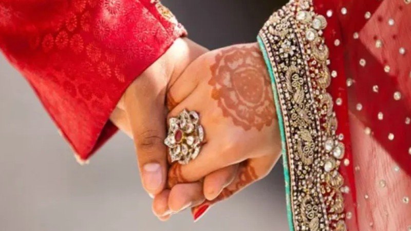 বিয়ের ১১ দিনের মাথায় সন্তান প্রসব, অতঃপর...