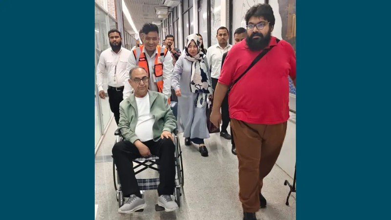 মালেশিয়ায় চিকিৎসা শেষে দেশে ফিরলেন মির্জা আব্বাস