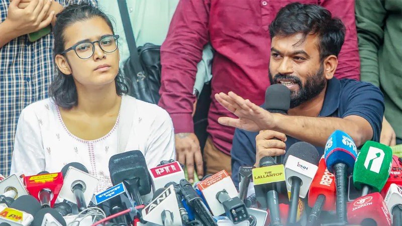 ‘প্রতিরোধমূলক গ্রেপ্তার’ অভিজিৎ, মুক্তি পেলেন নেহা বোরা